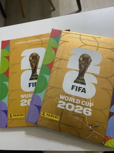 Vendo álbum dourado capa dura lacrado 