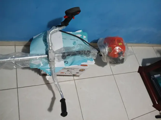 Roçadeira a gasolina.