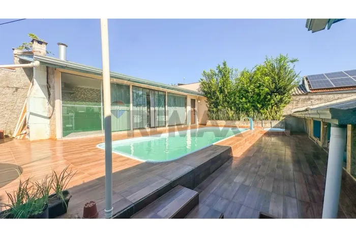 Casa com 04 quartos e piscina na Vila Operária em Toledo-PR!