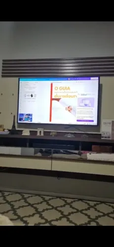 - *Painel suspenso* p/ TV e rack com espelho