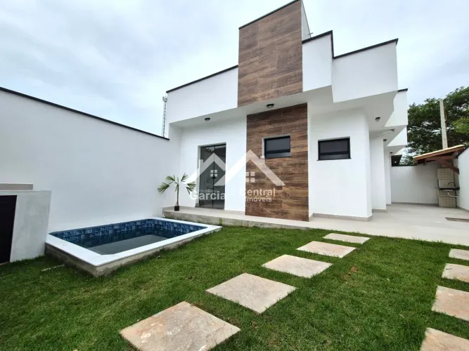 Casa com piscina em Peruíbe REF: 9270