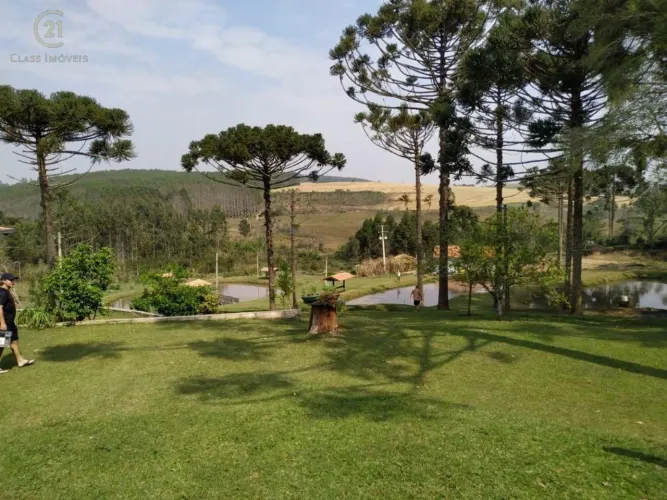 Sítio à venda em São Jerônimo da Serra, Centro, com 3 quartos, com 200 m²