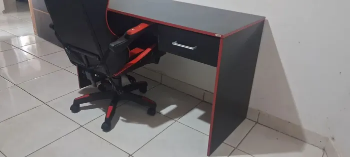 Kit Mesa+Cadeira vermelho e preto(usado)