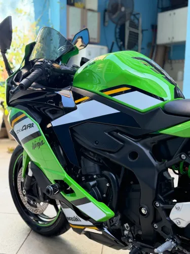 Kawasaki ZX-4RR 2026 c/ 1.700km na garantia