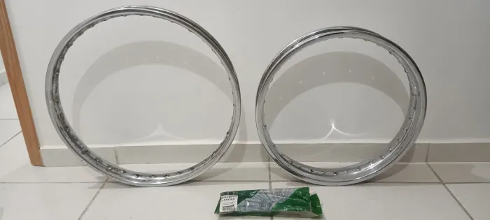 Aros/rodas originais Yamaha Lander/Tenere 250 + jogo de raio 4mm novos