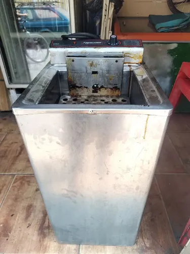 Vendo uma fritadeira elétrica industrial água e óleo 
