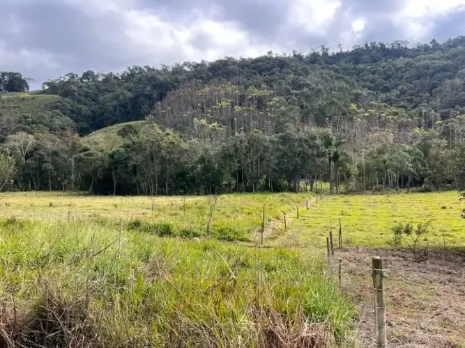 SEU REFÚGIO NO INTERIOR ESPERA POR VOCÊ - TERRENO, SÍTIO, CHÁCARA.
