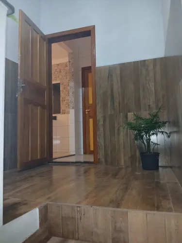 Aluga se apartamento pequeno