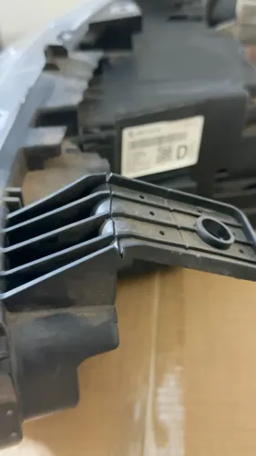 Farol original do Fiat Fastback (2023 a 2025) - lado direito (passageiro).