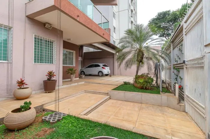 Sobrado à Venda no Jardim América