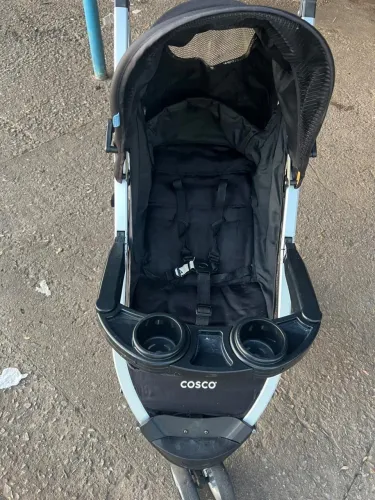Vendo Carrinho de bebê para passeio Cosco três rodas, bebê conforto Voyage unissex
