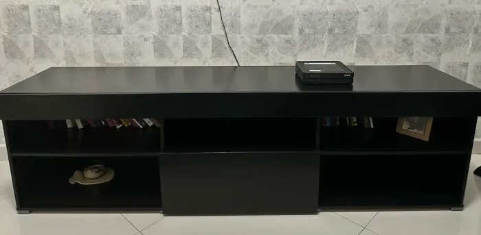 Rack preto lindo para sua sala!