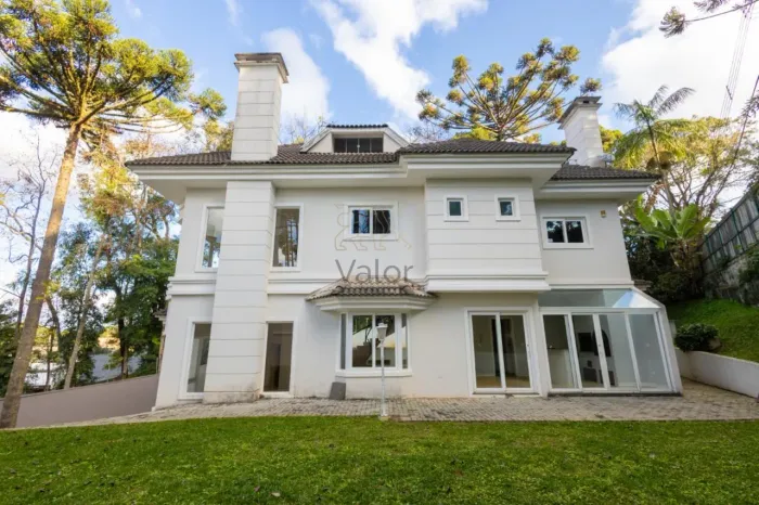 Casa em condomínio de alto padrão no Ecoville