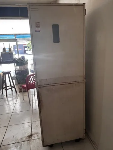 armário de pão com 5 telas