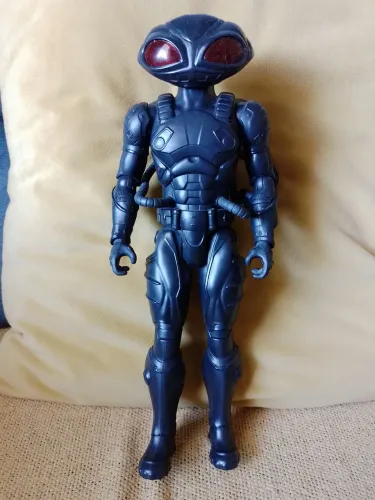 Boneco Arraia Negra 30cm