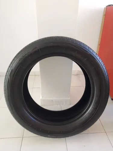 Vendo dois pneus 17 um semi novo e outro para estepep