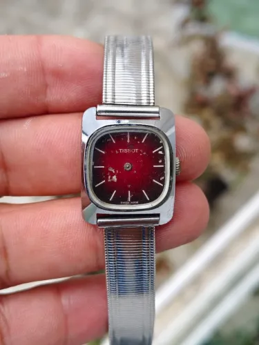 Relógio feminino Tissot a corda *** pra revisão manutenção***