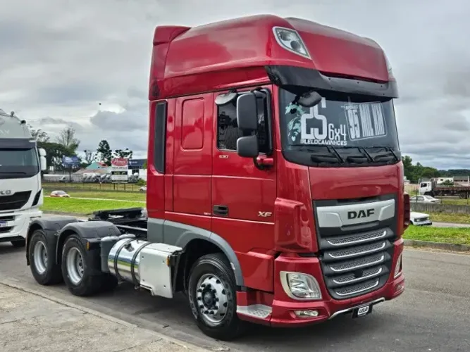 DAF XF 530 6x4 Bug Leve Mola Ano 2025 Baixo km 96 mil km Farol de teto geladeira