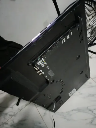 TV SAMSUNG 32 POLEGADAS - para retirar peças