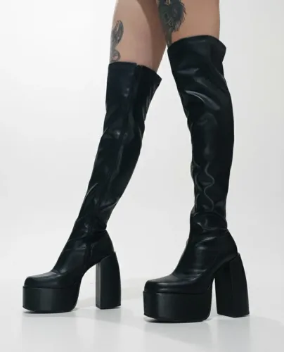 Bota plataforma preta over-the-knee