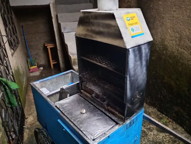 Vendo Carrinho de churrasco Bem concervado usado