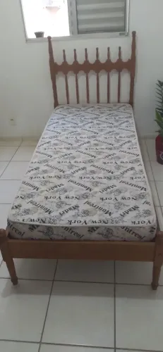 Cama.solteiro e colchão otimo estado