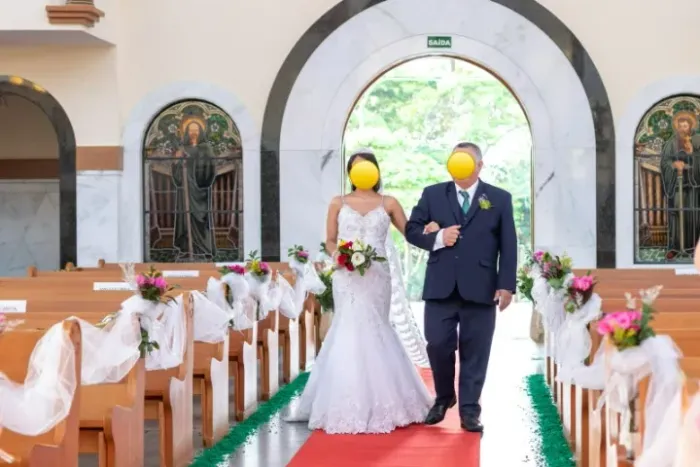 Vestido de noiva branco e acessórios