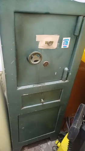 Vendo Cofre em aço 