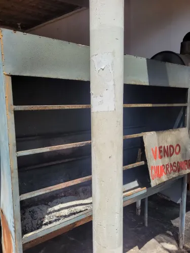 Churrasqueira Semi nova de 1,57 desapego porque tenho outra valor 650,00