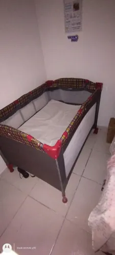 Berço que vira cercadinho