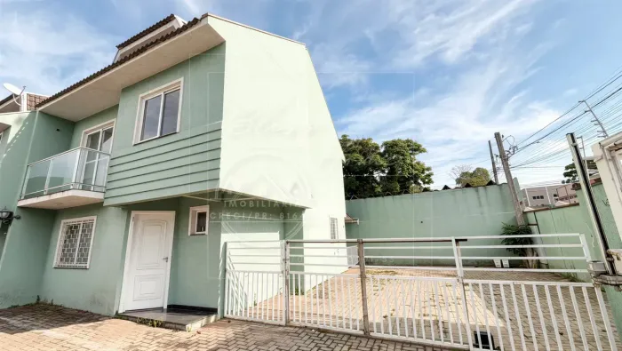 Sobrado em Condomínio Fechado em Santa Felicidade | 140m², 4 Quartos e Ambientes Amplos