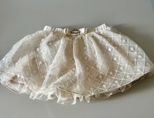 Saia rodada de renda Lilica Baby.Tam.: 1 ano. Modelo luxuoso de festa. Forro: 100% algodão