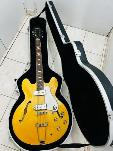 Guitarra Epiphone Casino Natural c/Case Gator