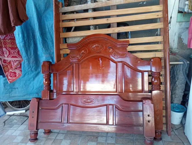 Cama de madeira
