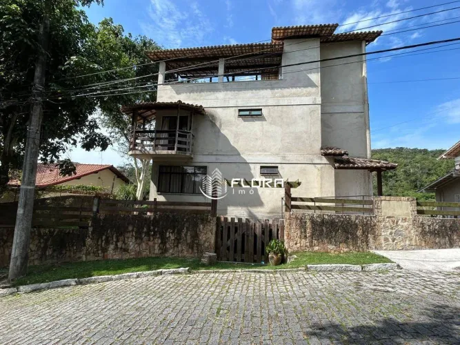 Casa com 3 dormitórios à venda, 264 m² por R$ 750.000,00 - Pendotiba - Niterói/RJ