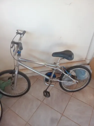 Bicicleta BMX aro 20, só pegar e andar