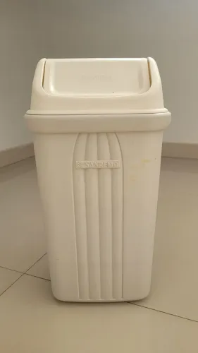 Lixeiras de plástico