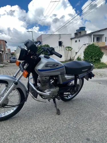 Moto CG Today 125 Emplacada 