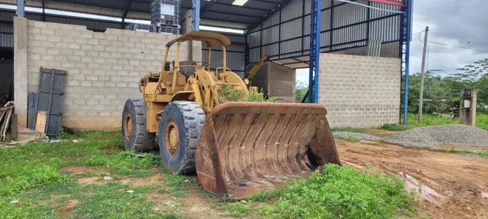 Vende-se pá carregadeira