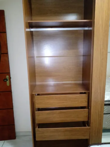 Guarda-Roupa Casal Grande 3 Portas de Correr com Espelho (2,42m x 2,32m)