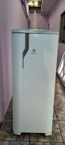 Geladeira Eletrolux 240Lt