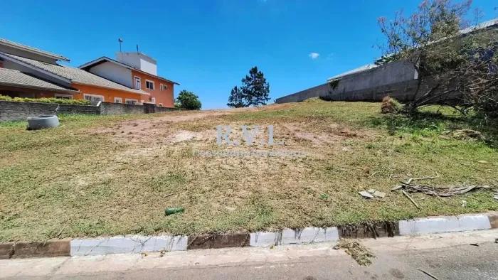 Terreno à venda em condomínio de alto padrão na Serra da Estrela, Atibaia-SP: 785 m² de op