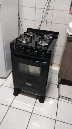 Fogão clarice 4 bocas poucas marcas de uso e tudo funcionando 