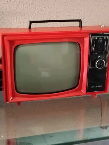 Televisor Colorado 1970 vermelho