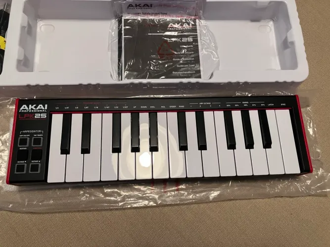 Teclado Controlador Midi Akai LPK25 Mk2