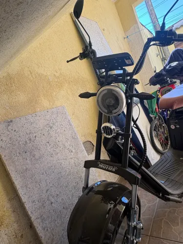 MOTO SCOOTER, moto com 1 mês de uso ?, 1 ano de garantia pela loja ?