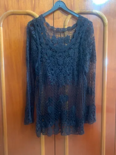 Blusa em renda manga longa tamanho M