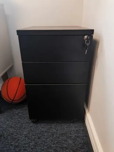 Gaveteiro preto de 3 gavetas com fechadura