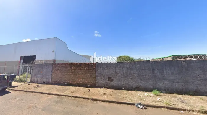 Área Comercial disponível para locação no bairro Nossa Senhora das Graças em Uberlândia-MG