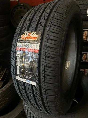 01 pneu 225/45r17 Crystone remolde 